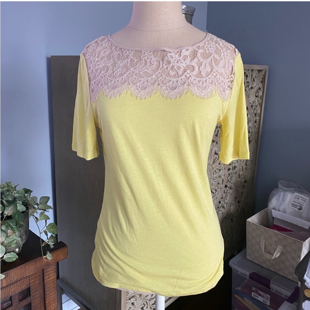 [Ann Taylor] Yellow Top with Cream Lace